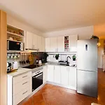 Forest Flat - Big Heated Pool, Terrace, Tv Channels Apartament