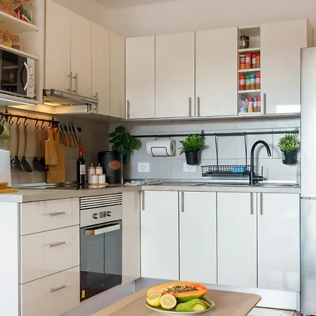 Forest Flat - Big Heated Pool, Terrace, Tv Channels Διαμέρισμα