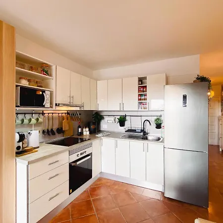 Forest Flat - Big Heated Pool, Terrace, Tv Channels Apartment