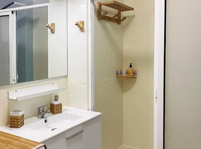 Forest Flat - Big Heated Pool, Terrace, Tv Channels Appartement