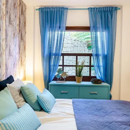 Forest Flat - Big Heated Pool, Terrace, Tv Channels Appartamento