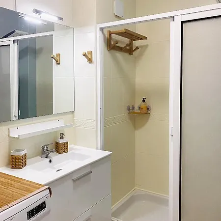 Forest Flat - Big Heated Pool, Terrace, Tv Channels Appartamento